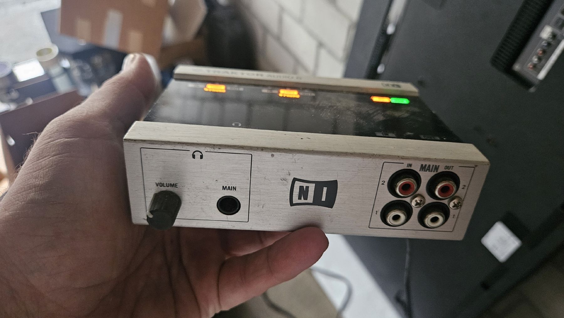 Equalizer: Native Instruments Traktor Audio 6 DJ Interface used – Gebraucht aus Sachseln von laz_65cg 2