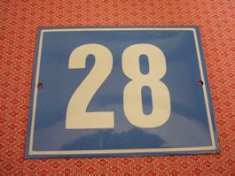 EMAIL HAUS NUMMER ( 28 )