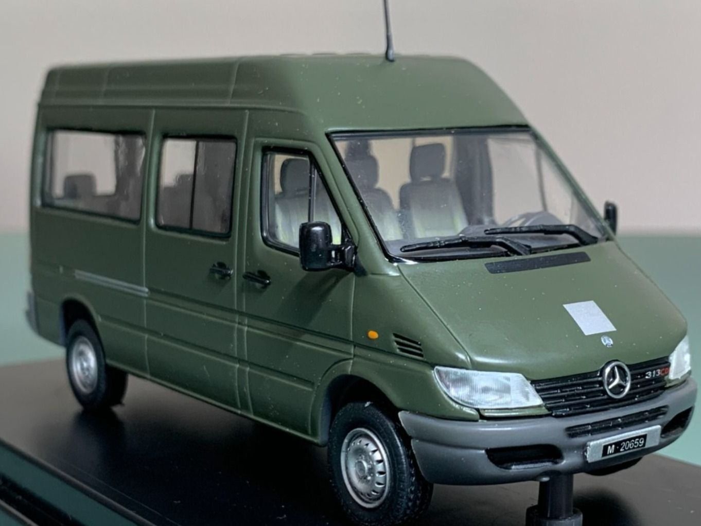 Mercedes-Benz Modellini d'auto: Mercedes-Benz Sprinter Minibus Phase II 2000-2002 "Schweizer – Nuovo e nell'imballaggio originale da Gerlafingen venduto da espero88