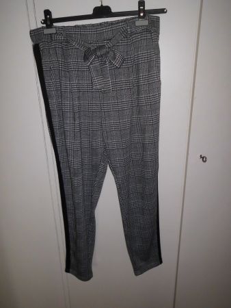 Pantalons à carreaux T. 44
