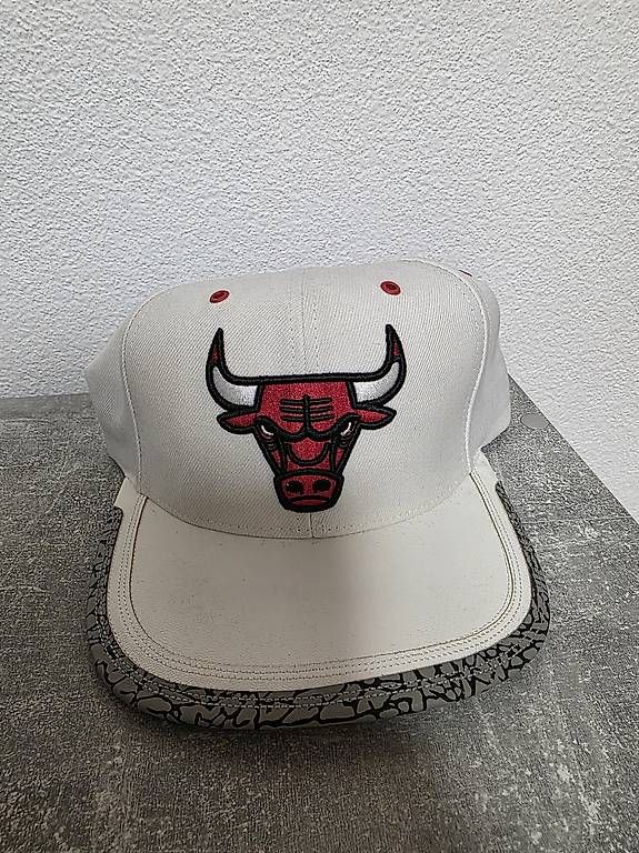 Copricapi, berretti & cappellini: Chicago bulls – Usato da Cugnasco venduto da Francomingione