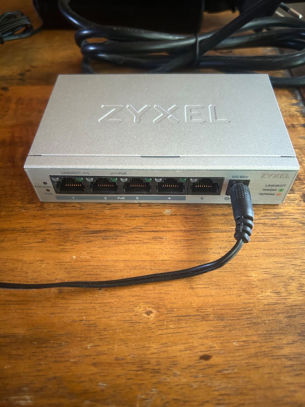 Zyxel Hub & Switch: Zyxel Switch 5 Port ab CHF 1.00 – Usato da Anglikon venduto da Buas 1