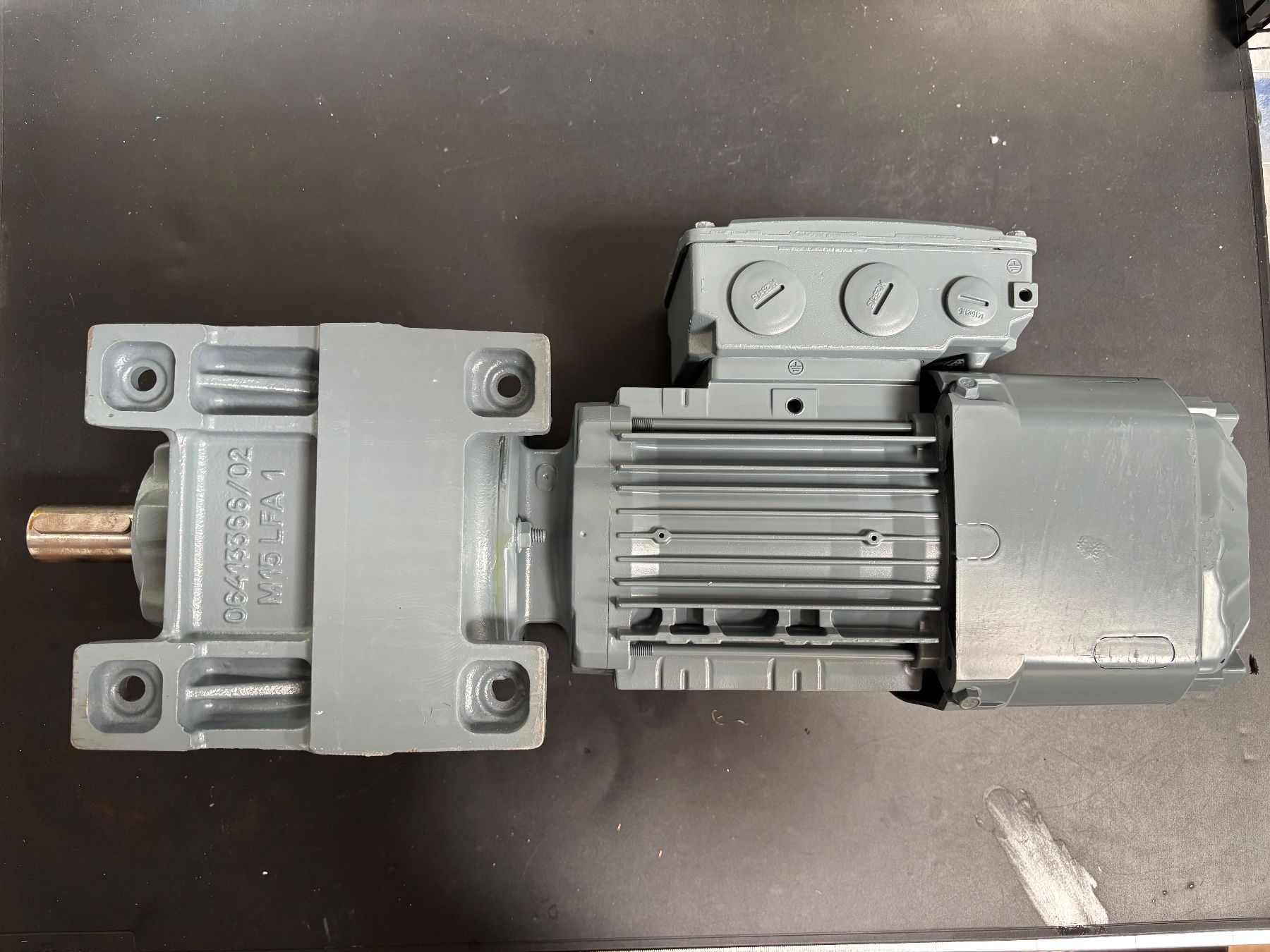 Sew-Eurodrive  Motori: Elektromotor mit Getriebe 0.37kW – Nuovo (secondo la descrizione) da Horw venduto da asdf1414 3