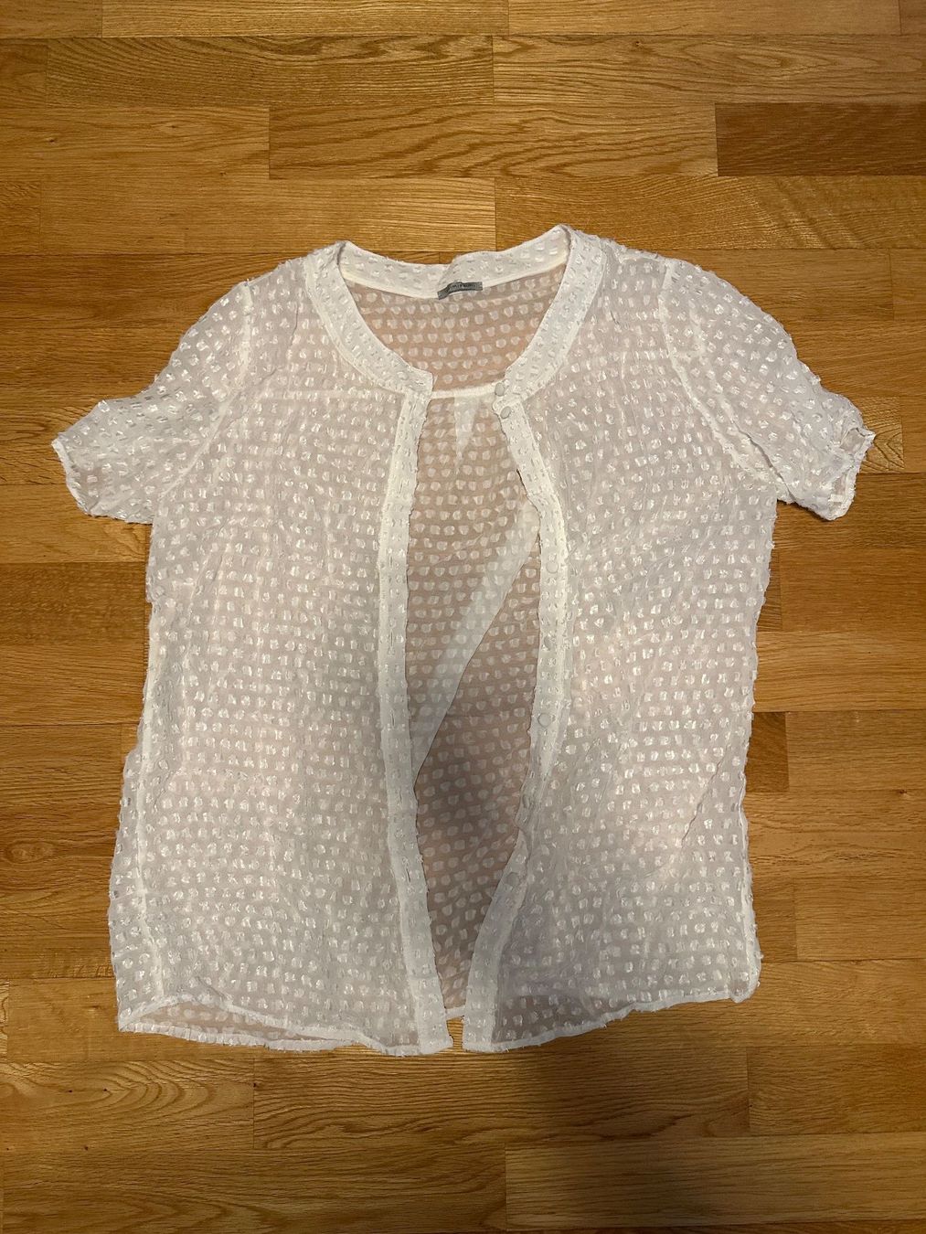 Intimissimi Camicette: White Sheer Cardigan - Intimissimi – Nuovo (secondo la descrizione) da Richterswil venduto da Misterwine