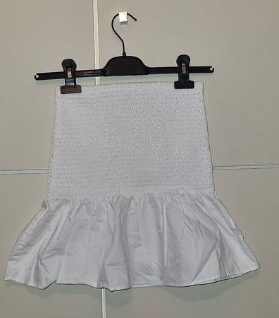 Weisser Gesmokter Minirock von H&M (Gr. XS, dehnbar bis M)