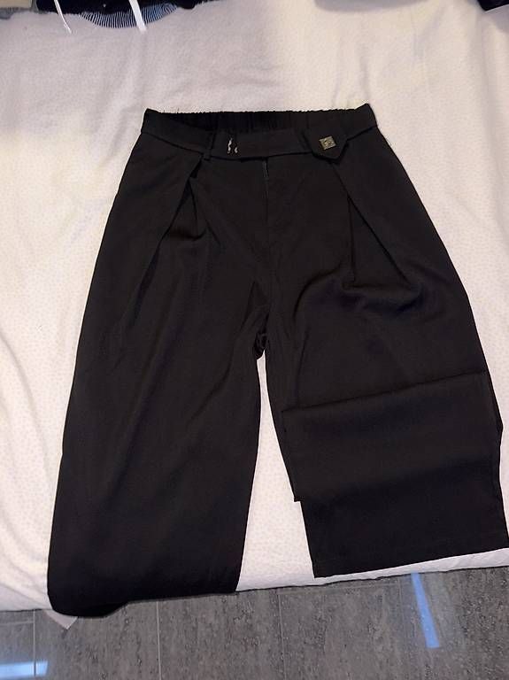 Hosen: Buntfaltenhose in Schwarz – Gebraucht aus Obergerlafingen von raj_5njg 1
