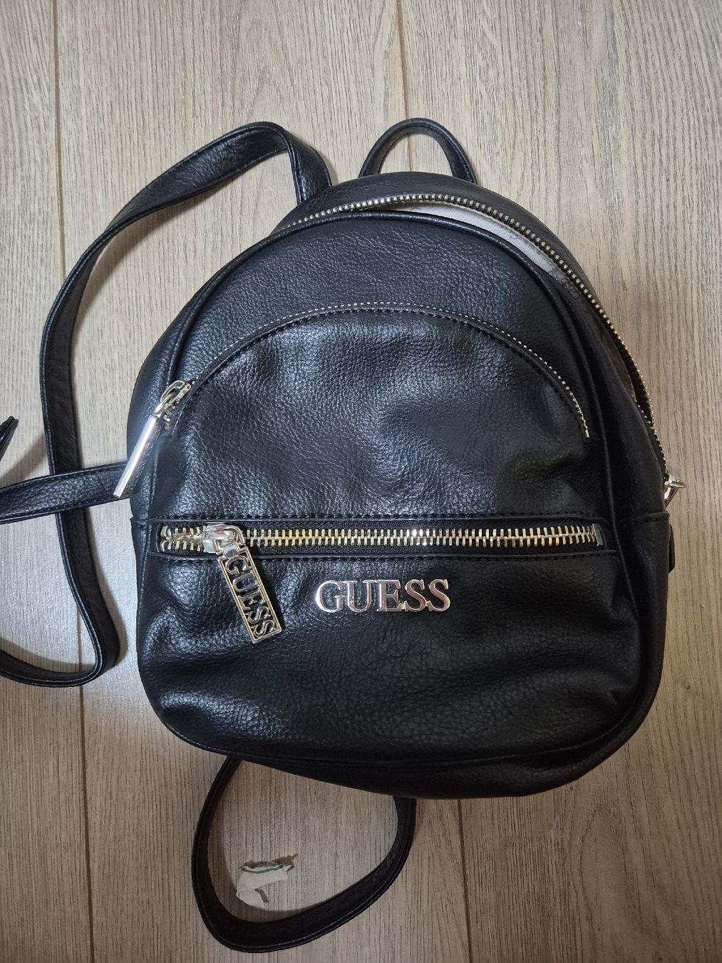 Guess Borse da donna: Sac à dos Guess noir – Usato da Granges (Veveyse) venduto da pissenlit