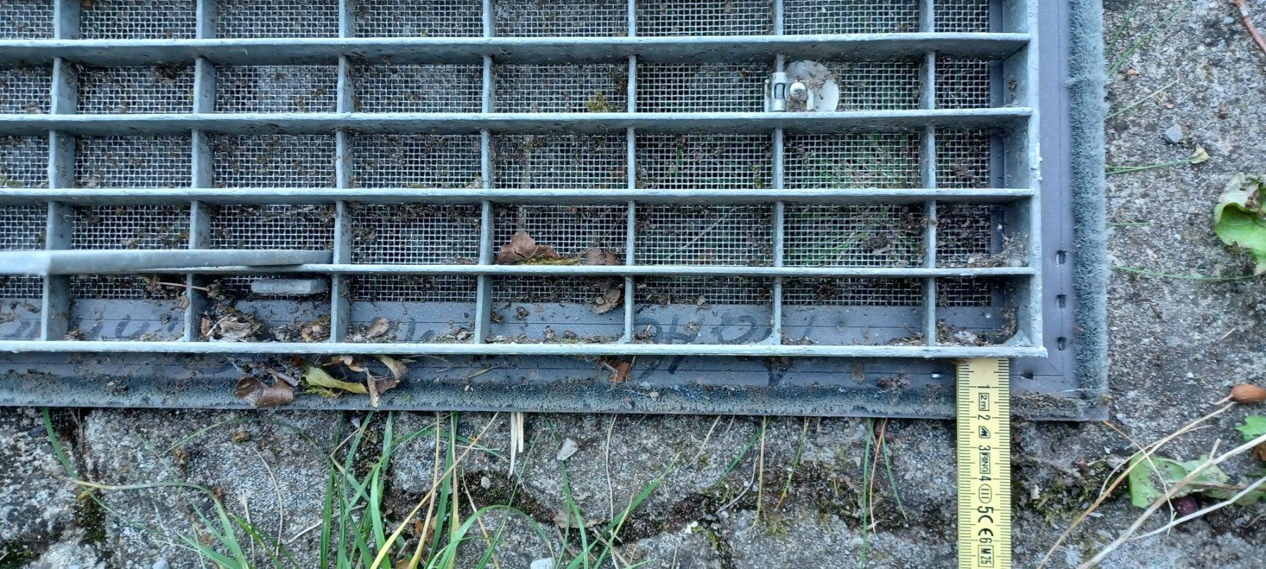 Griglie e Inferriate: Abdeckgitter für Lichtschacht – Usato da Müllheim Dorf venduto da Agami123 9