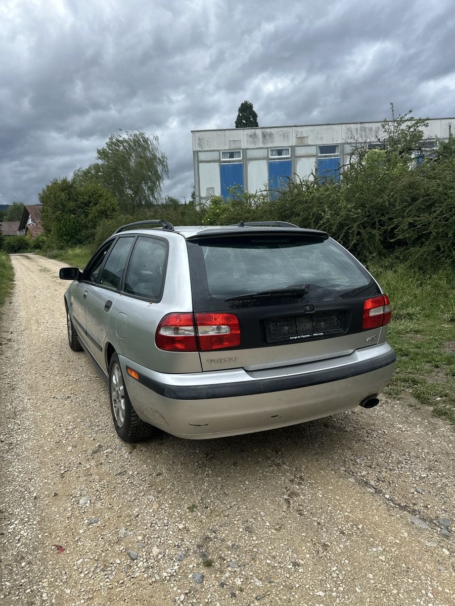 Volvo Automobili: Volvo V40 2.0 Turbo – Usato da Gals venduto da aya_p7pd 4