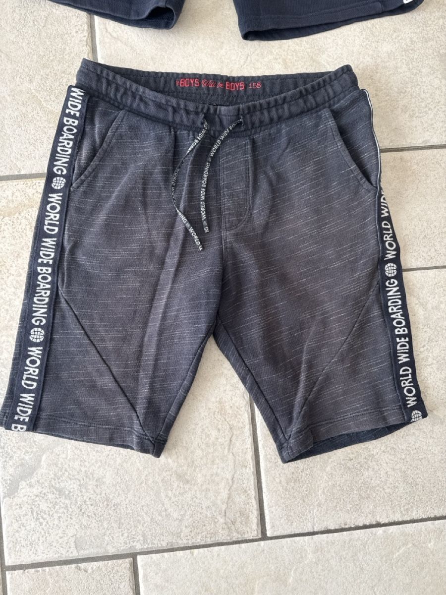 C&A Pantaloni: 2st.Short Gr.158 – Usato da Waltenschwil venduto da lina-04 4