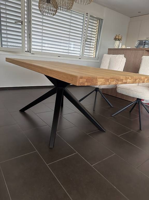 Tables: Massiver Eichenholztisch  Esstisch – D'occasion à Nebikon par nmi_nkl6 2
