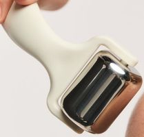 Rouleau de massage glacé pour visage et corps - NEUF!