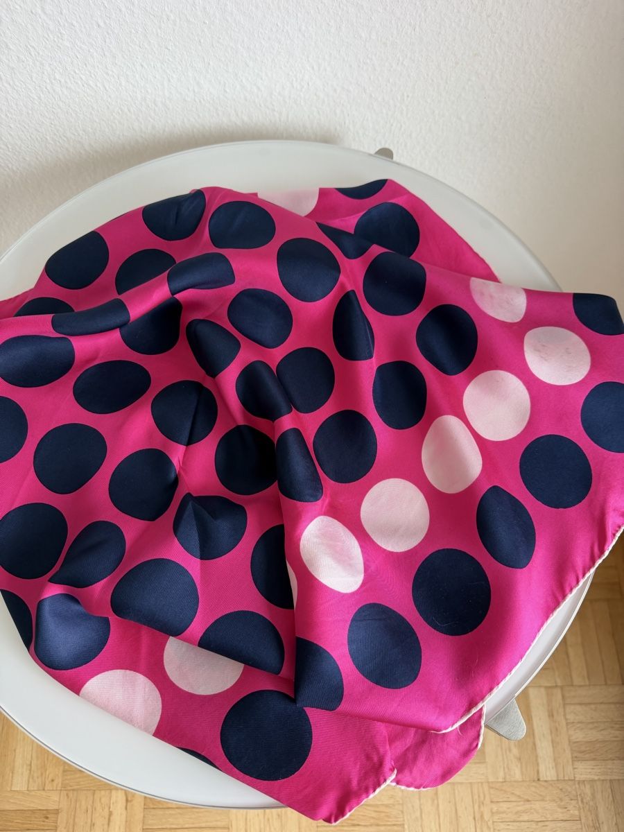 Lanvin Foulard & Sciarpe: Foulard en soie de Lanvin – Usato da Cressier FR venduto da Kvito4ka 2