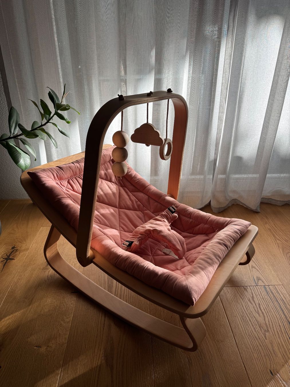 Sdraiette & Sdraiette a dondolo: Rosa Charlie Crane Wippe mit Spielbogen – Usato da Würenlos venduto da nimidina 1