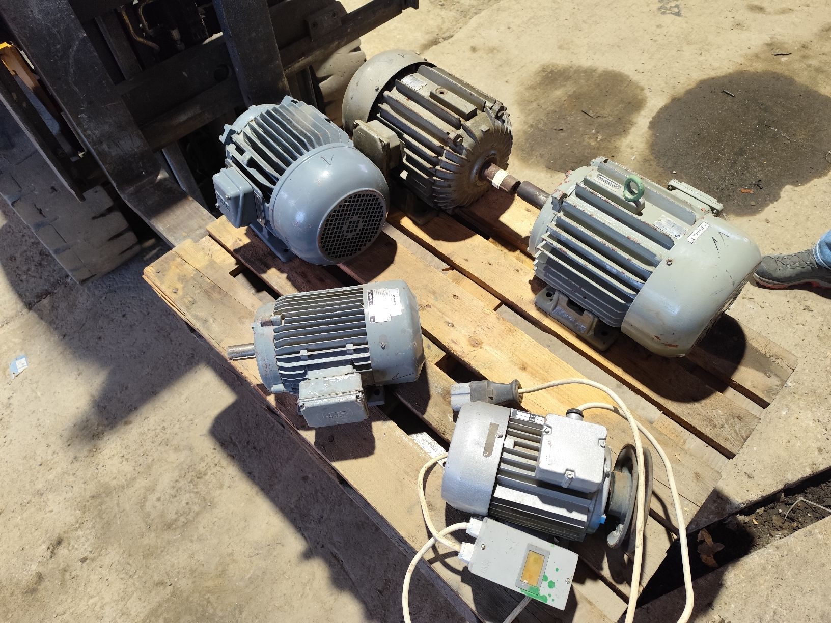 Motori: Elektromotoren zu verkaufen – Usato da Unteriberg venduto da T08 1
