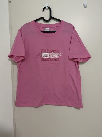 pink tommy hilfiger t-shirt