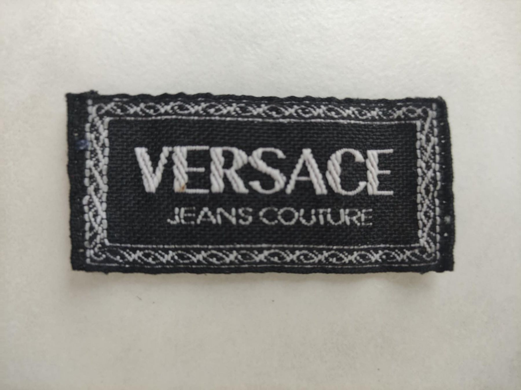 Placchette & Badge: Label original Versace Jeans Couture plus Eigner – Usato da Goldau venduto da annalena44