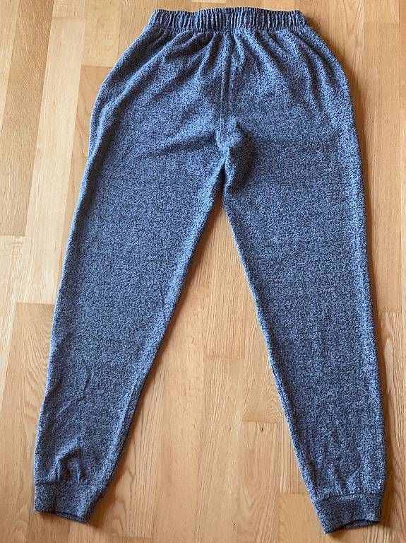 Pantaloni: Graue Trainerhose Herren – Usato da Dornach venduto da jon_687v 1