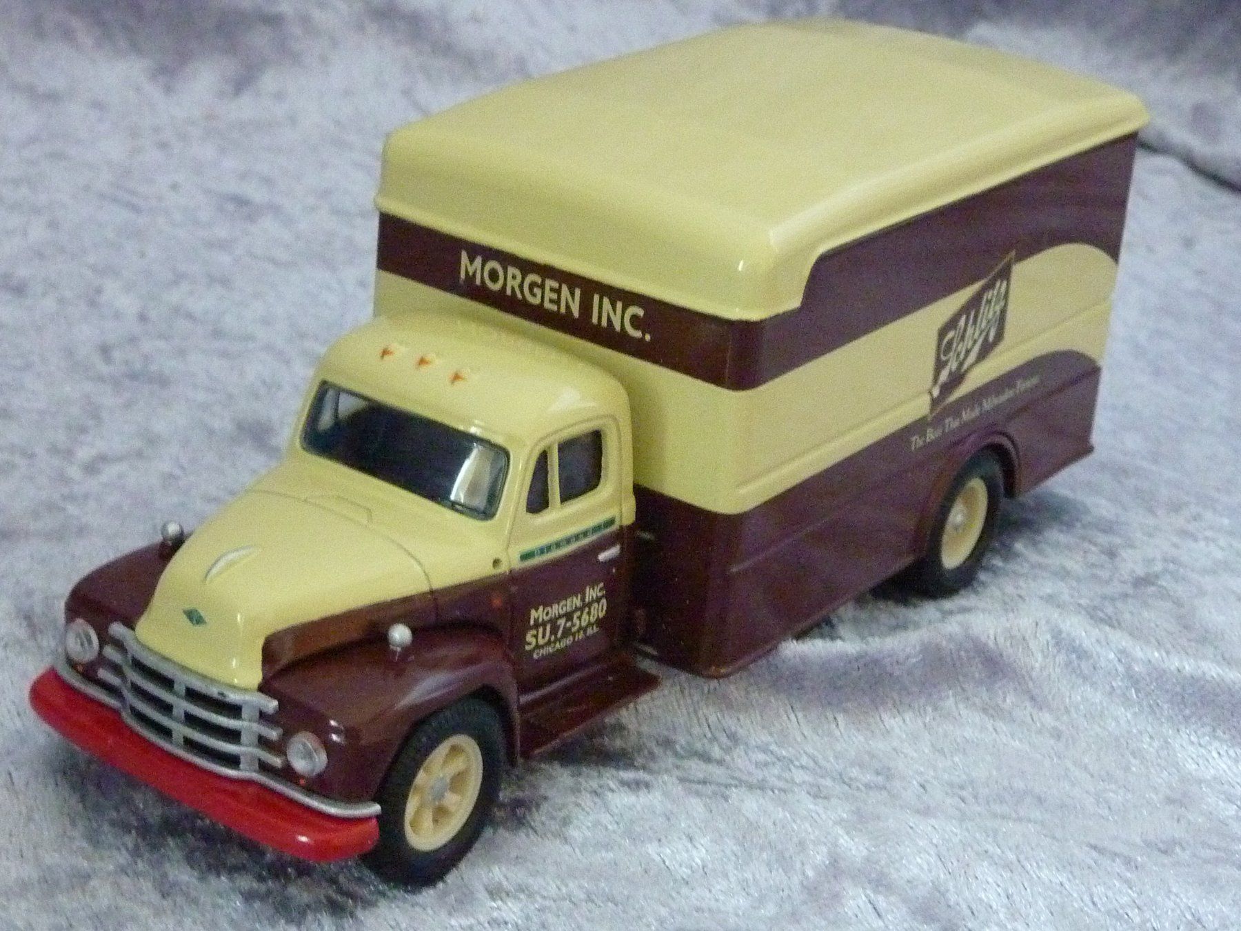 Corgi Toys Modellini d'auto: Diamond T620 Box Van Schlitz  1:50 – Nuovo e nell'imballaggio originale da Dürrenäsch venduto da modellautos4you