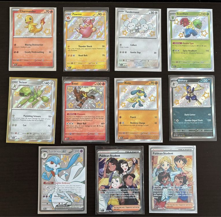 20 diverse carte Pokemon dell'eclissi, inclusa la carta