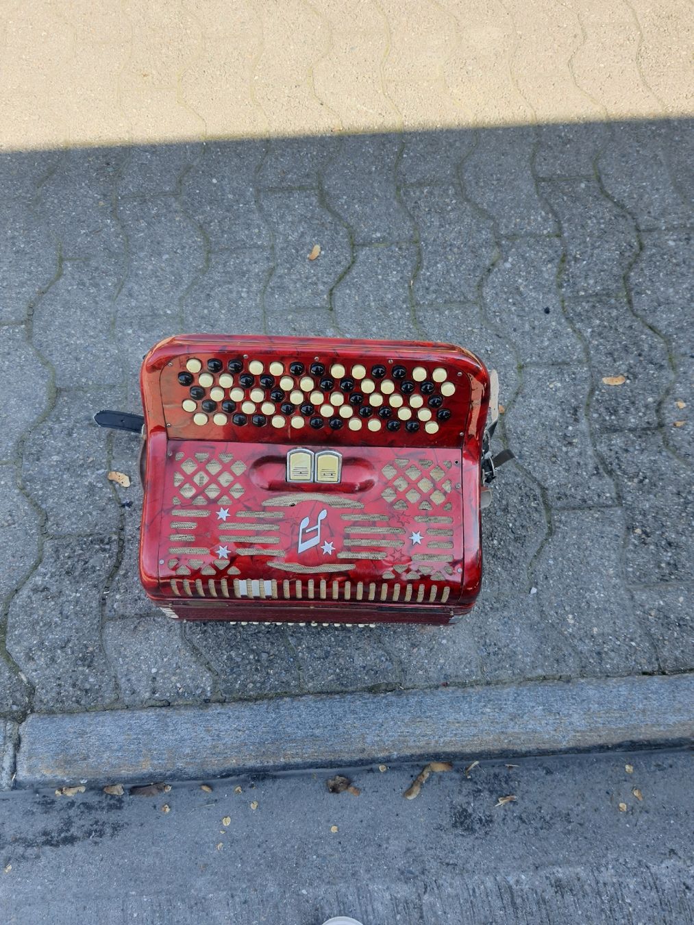 Adria Strumenti musicali: accordéon Adria chromatique – Usato da Pont-de-la-Morge venduto da Mirabelle0 4