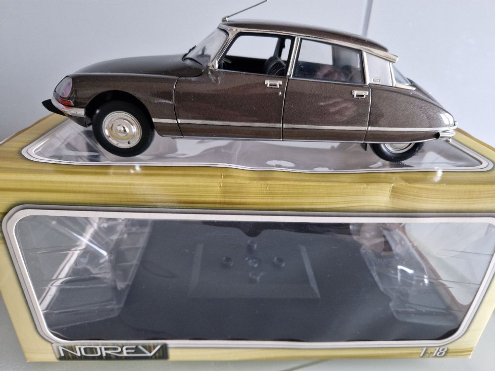 Norev 1/18 - Citroën DS 23 Pallas 1974 - Métal - Sand Metallic - Modèle Collection