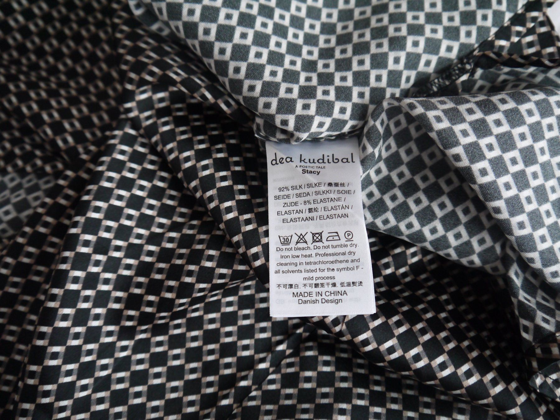 Dea Kudibal Camicette: DEA KUDIBAL Bluse aus Seide NEU mit  Preisschild – Nuovo e nell'imballaggio originale da Hagendorn venduto da Blaf 3