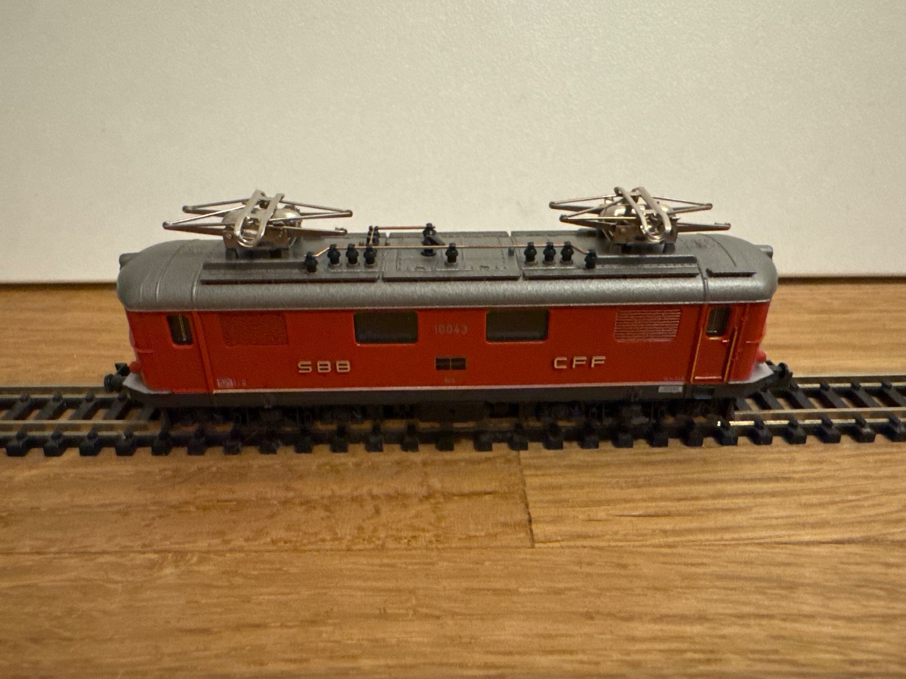 Hobbytrain Modellini di ferrovie: Hobbytrain SBB E-Lok Re4/4 10043 – Nuovo (secondo la descrizione) da Schlierbach venduto da Look8