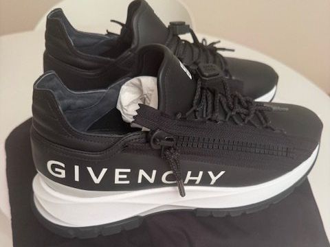 Givenchy Chaussures femmes: NEUE Givenchy Sneakers Spectre aus Leder – Neuf avec emballage d'origine à Richterswil par immersommer