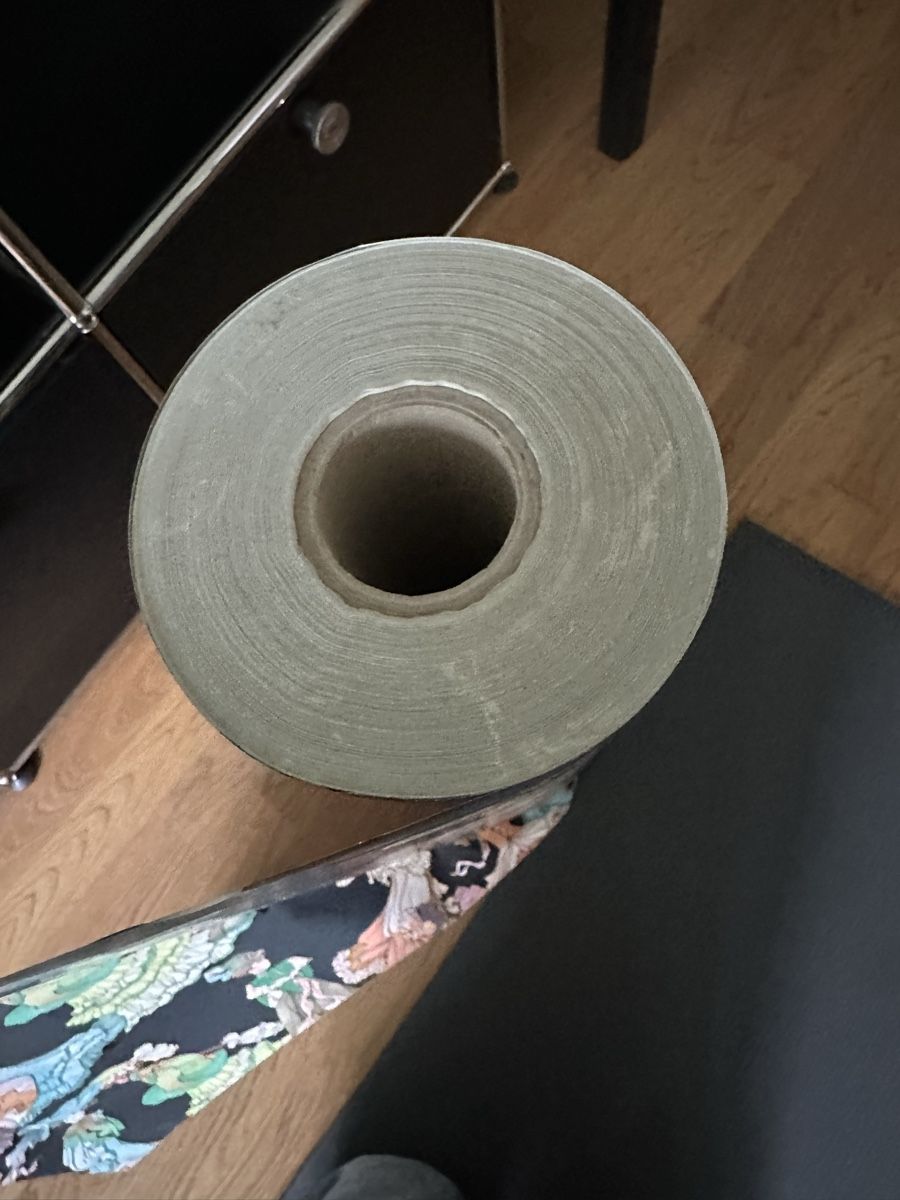 Carta: Geschenkpapier Rolle 12kg – Usato da Herrenschwanden venduto da Coke_15 1