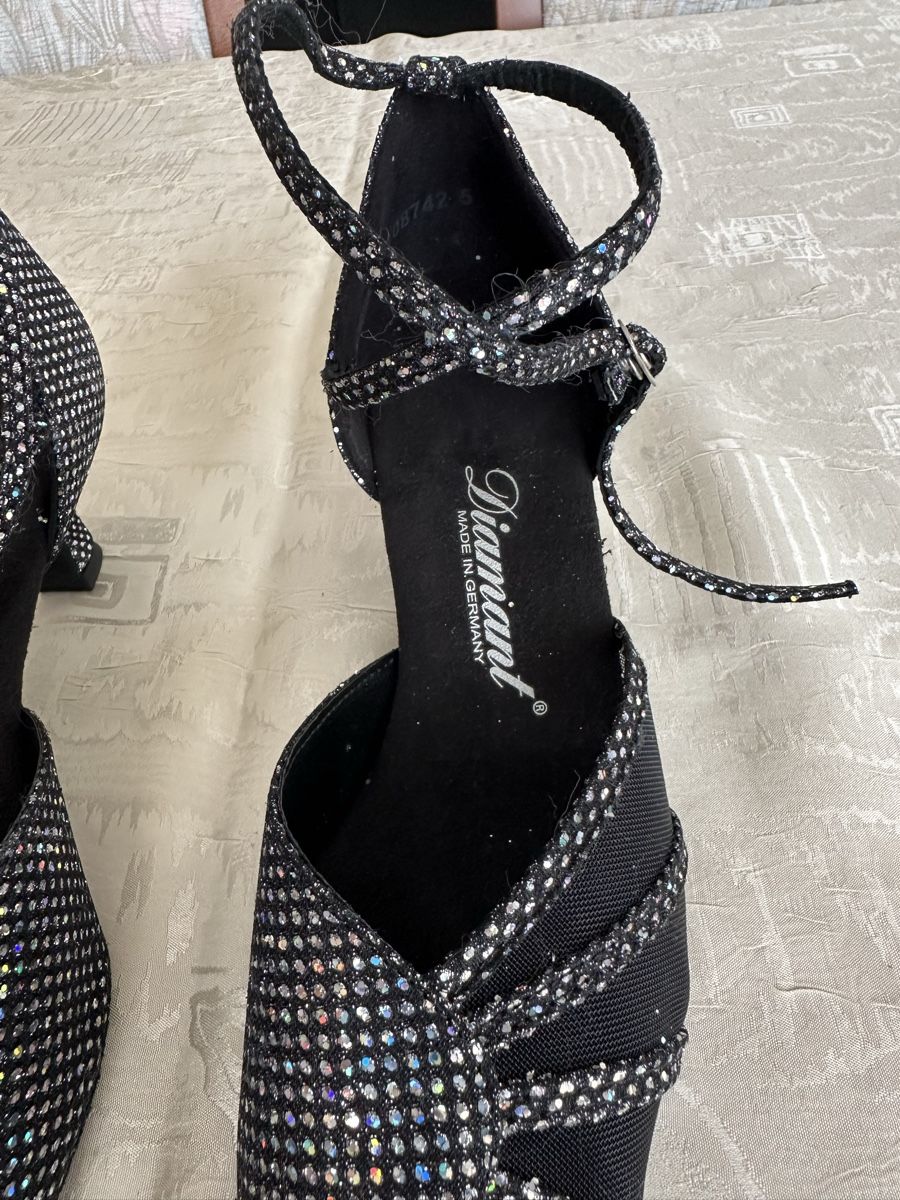 Scarpe da donna: NEUE Tanzschuhe DIAMANT Gr. 38 – Nuovo e nell'imballaggio originale da Wallisellen venduto da funnydance 2