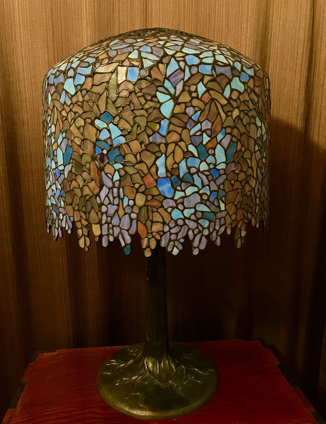 Wisteria Tiffany Stil Buntglas Lampe, Einzelstck von Hand (Gebraucht) in  Niederglatt ZH fr CHF 3750  mit Lieferung auf Ricardo kaufen