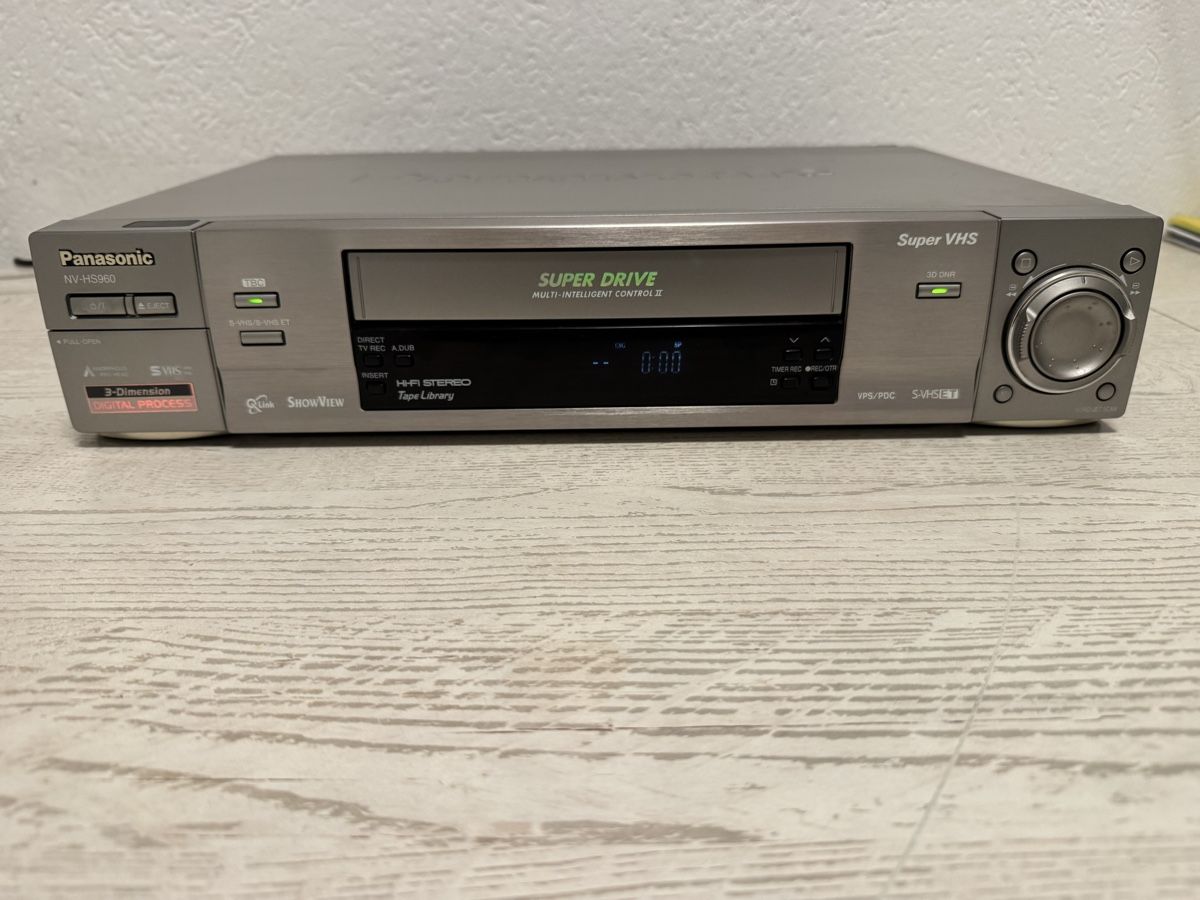 Panasonic Registratori: Panasonic nv-hs960 super vhs recorder – Usato da Zunzgen venduto da milesdavis76