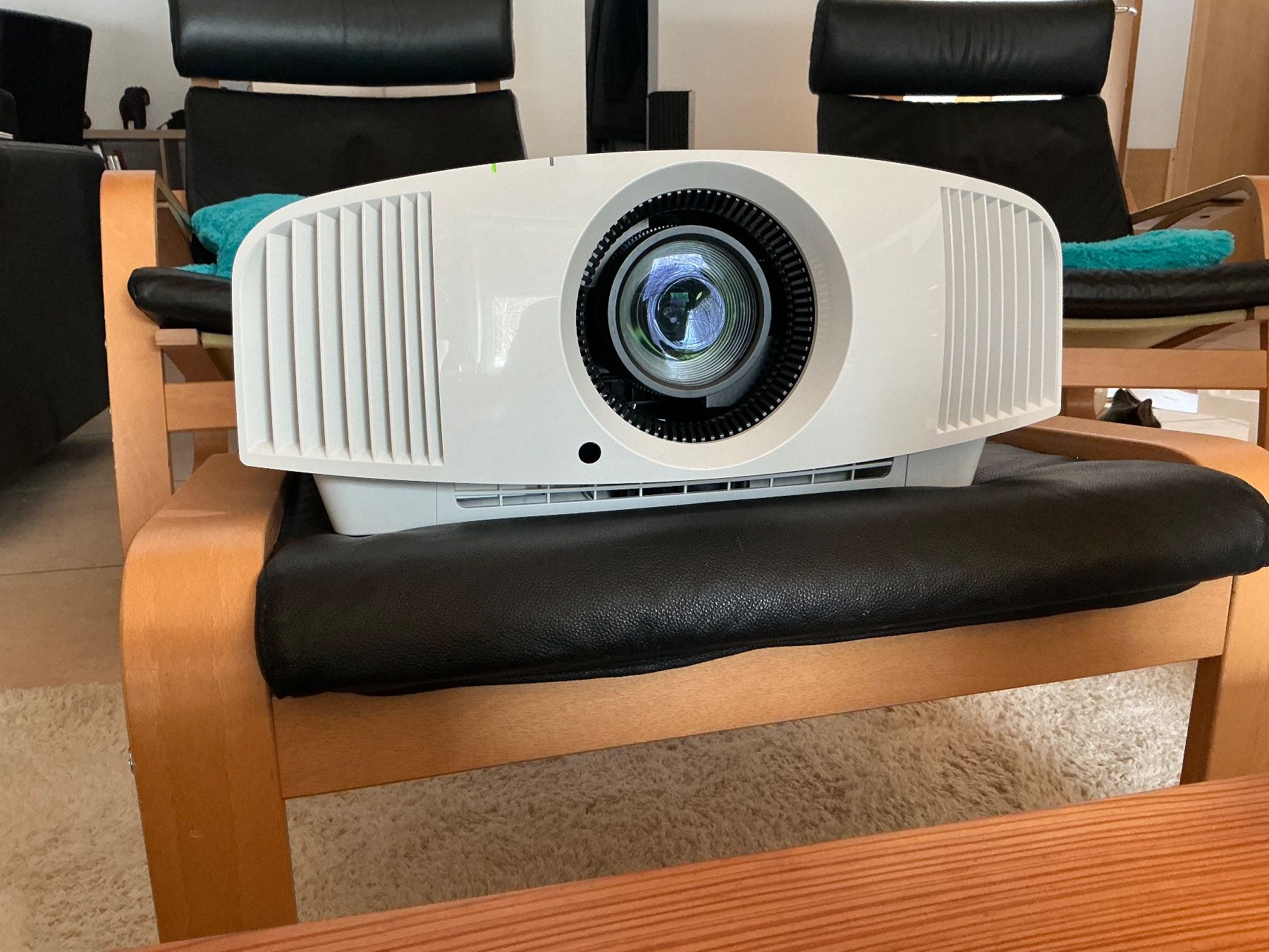 Sony Proiettori: Projecteur vidéo SONY VPL-VW270ES 4K – Usato da Chaumont venduto da mister_freeze