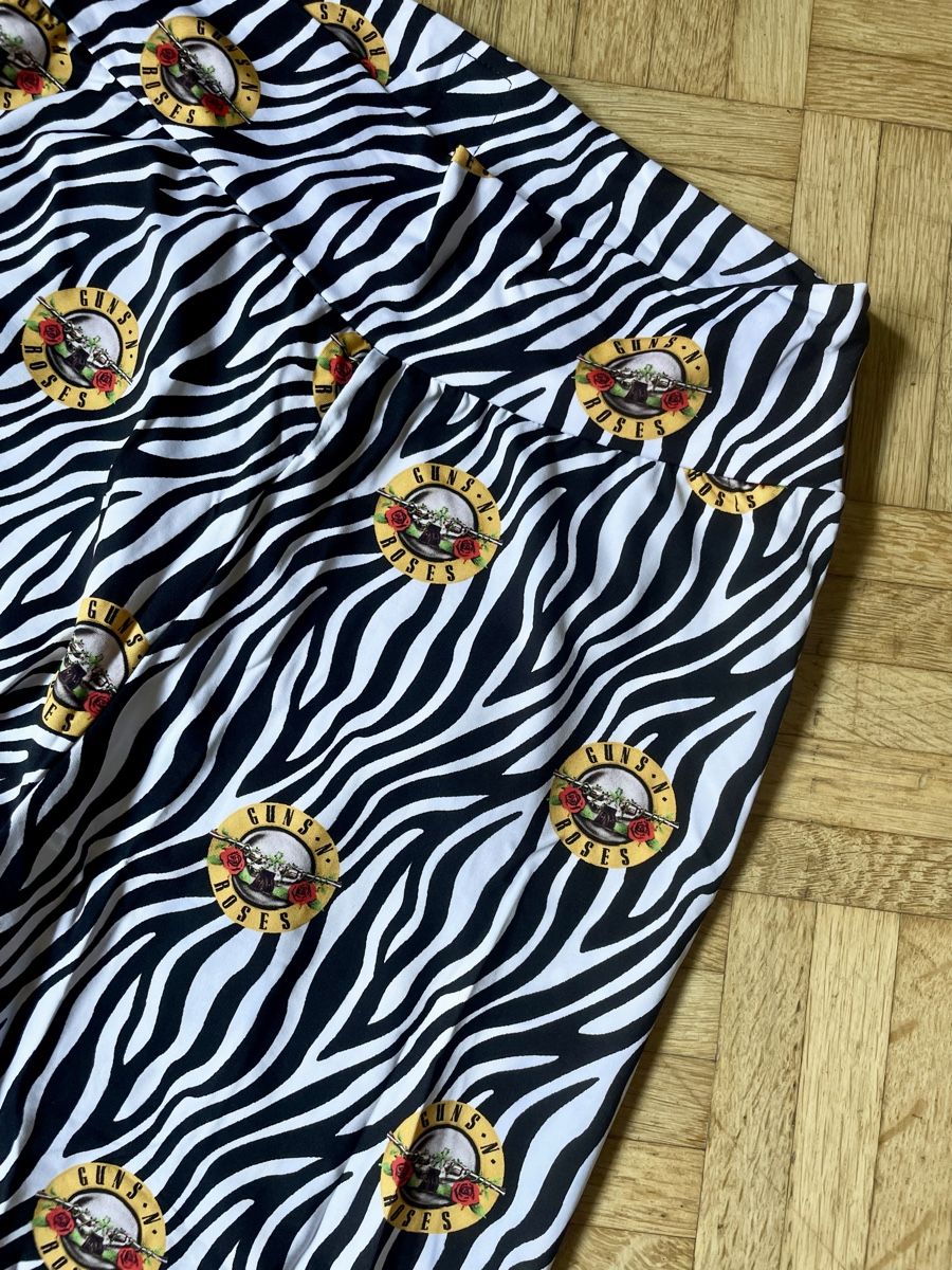 Calzedonia Leggings: Guns N' Roses Leggins mit Zebra-Muster Grösse S – Usato da Zürich venduto da Carlajimena 4