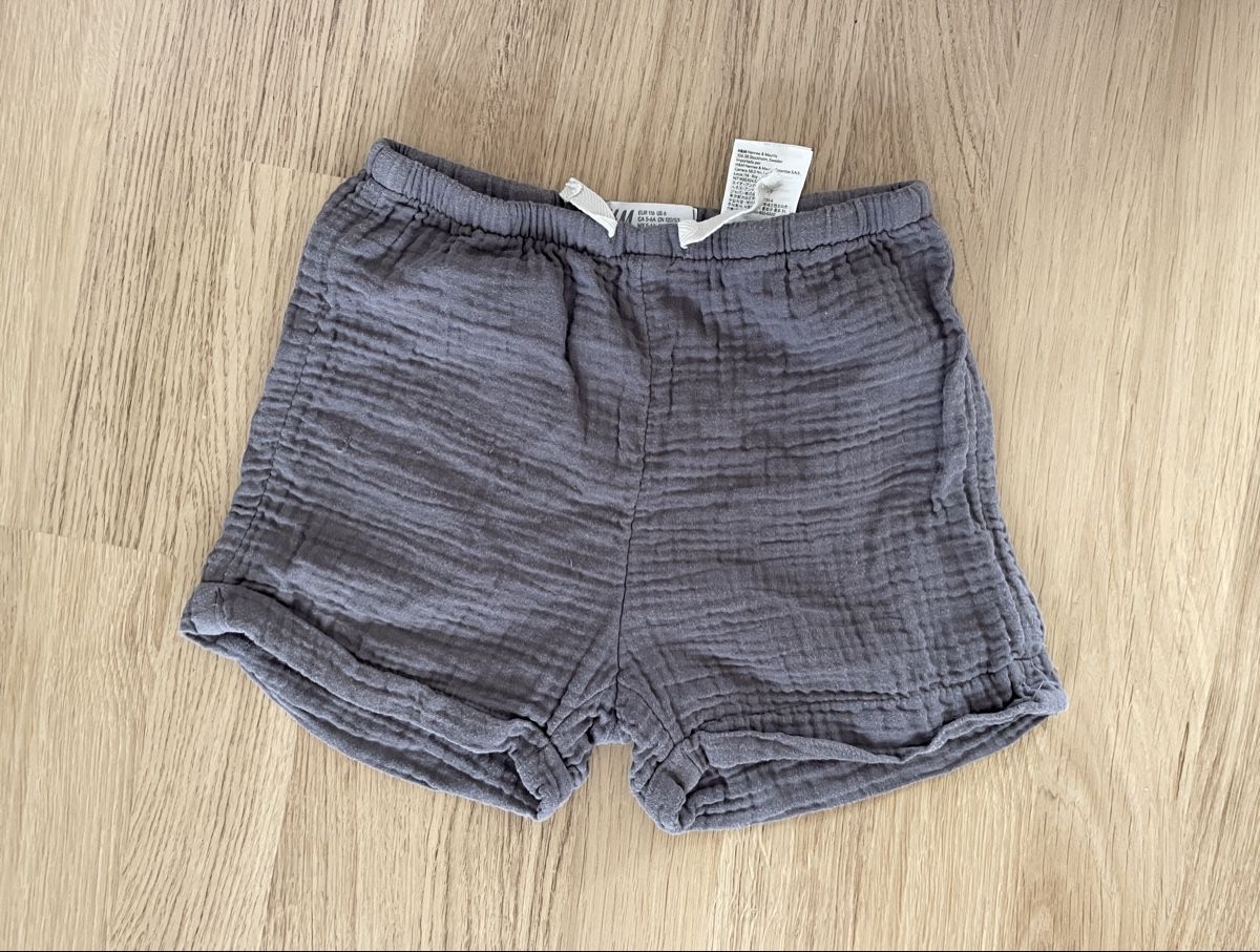 H&M Pantaloni: H&M | Shorts | Musselin | Grösse 116 | grau  – Usato da Zürich venduto da samira12382