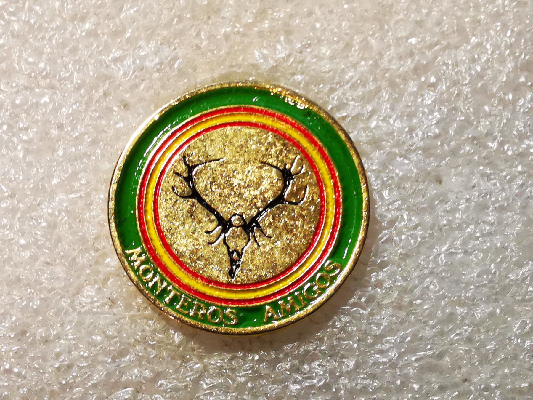 Placchette & Badge: Ansteckpin 52: Monteros Amigos – Usato da Oppligen venduto da Pin-Fall-Shop