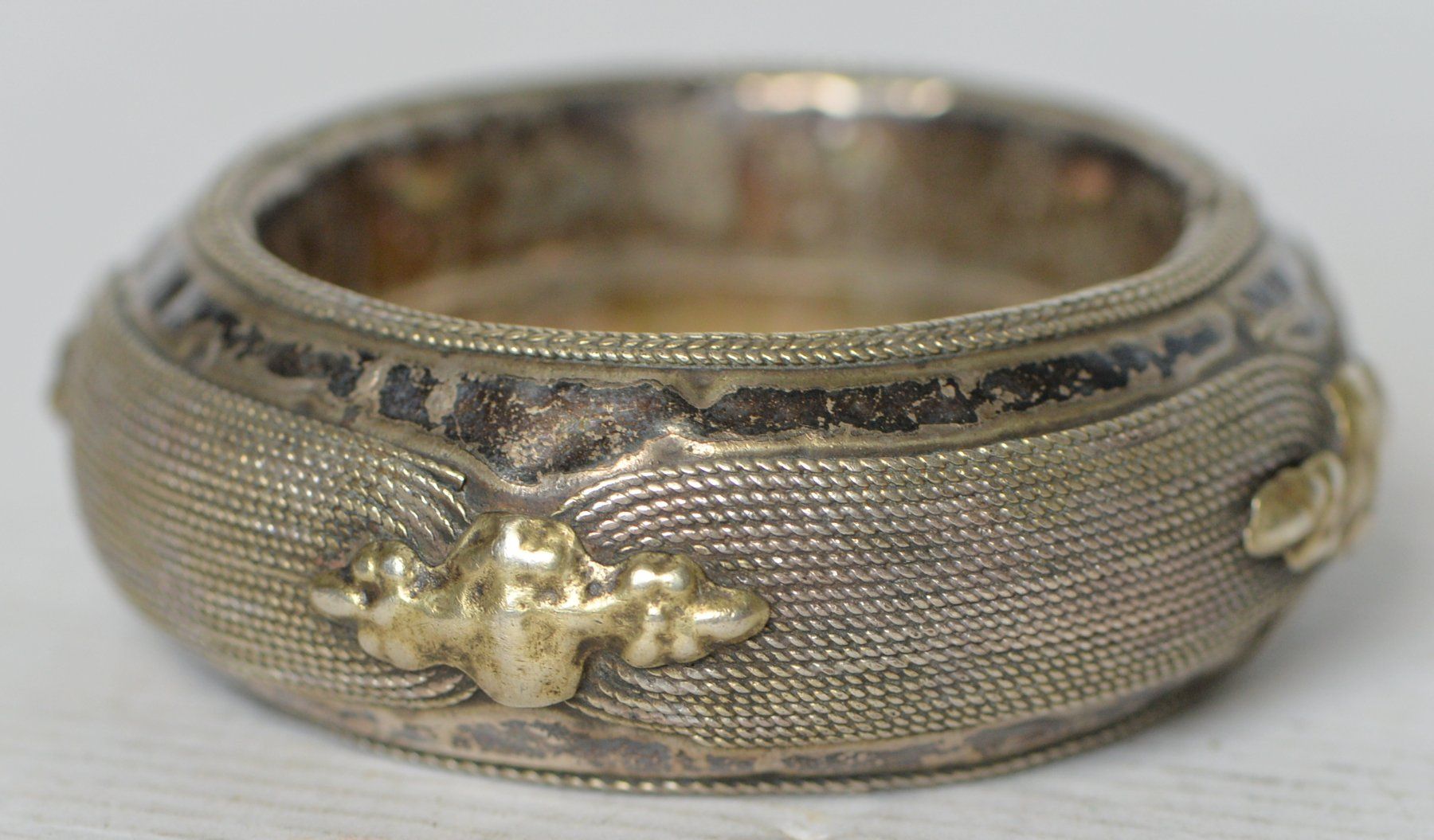 Bracciali & Braccialetti: Ancien bracelet en métal – Usato da Neuchâtel venduto da Neuchatel
