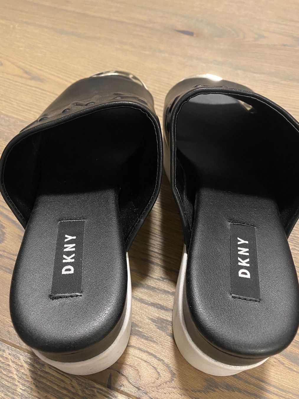 DKNY Damenschuhe: DKNY Sandale – Neu (gemäss Beschreibung) aus Wetzikon ZH von Deba26 1