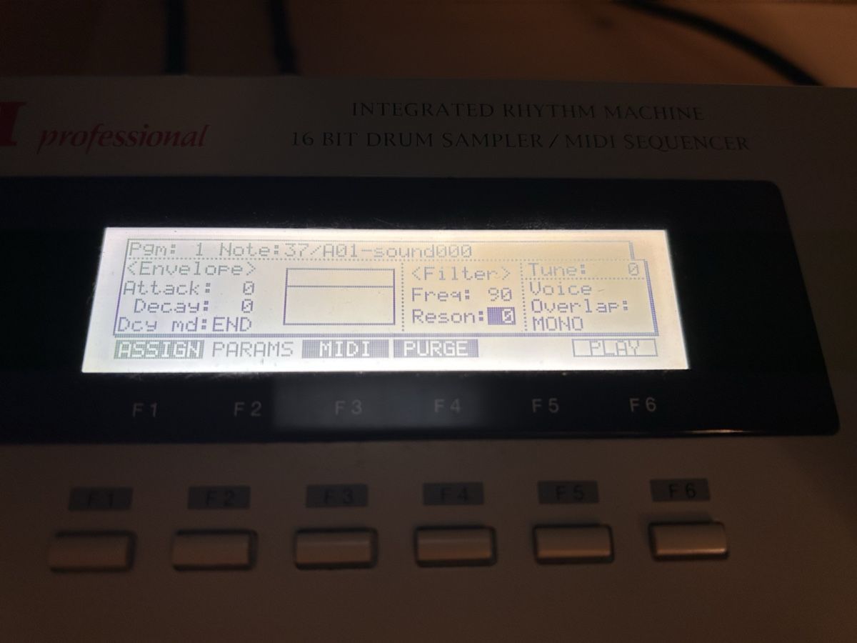 Akai Strumenti musicali: Akai MPC 2000 – Difettoso da Vevey venduto da dafunkychild 1