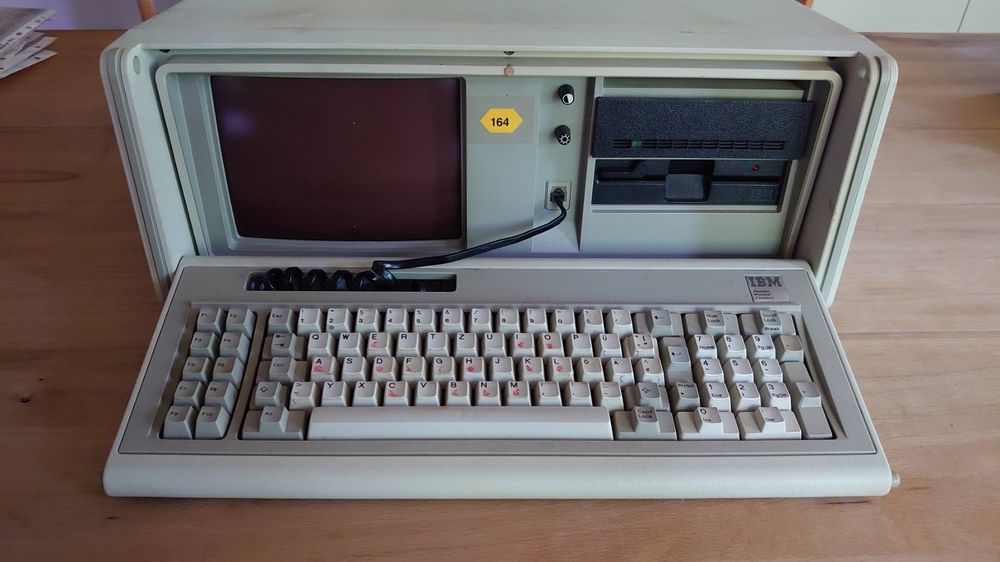 IBM 5155 Portable Personal Computer von 1984 (Defekt) in Neuhausen am ...
