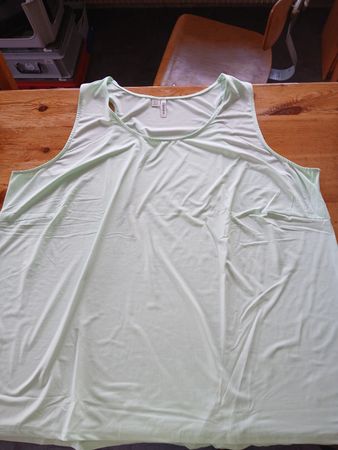1 the shirt neuf pour dames.Taille 56/58