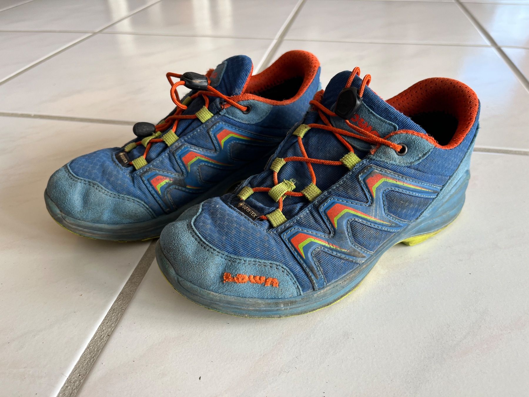 Lowa Schuhe für Jungen: Trekkingschuhe Lowa, Grösse 33 – Gebraucht aus Konolfingen von takkie 2