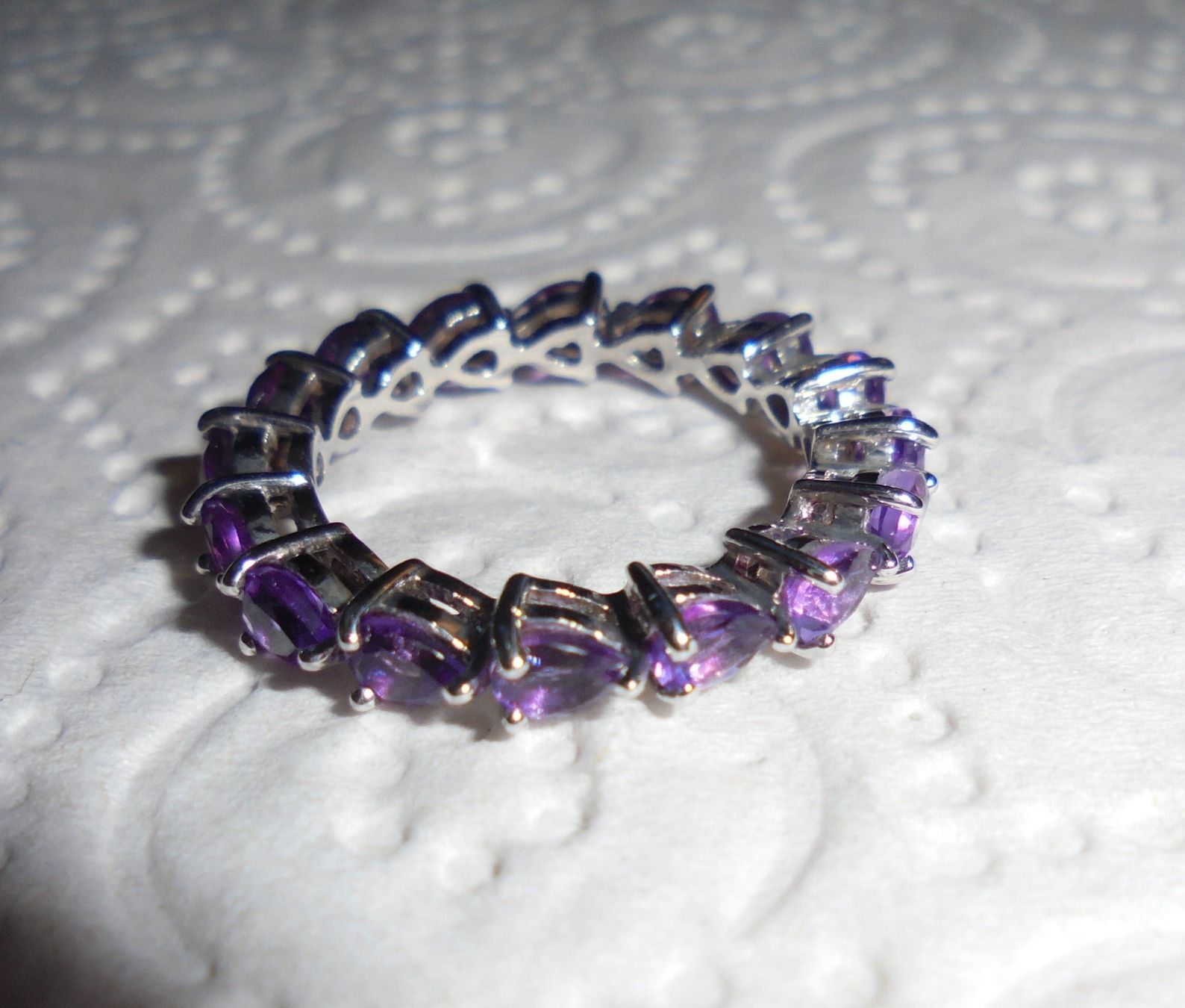 Anelli: Echtschmuck: Eternity-Ring mit Amethyst, 925er Sterling-Silb – Nuovo (secondo la descrizione) da Zuchwil venduto da maumauchi 2