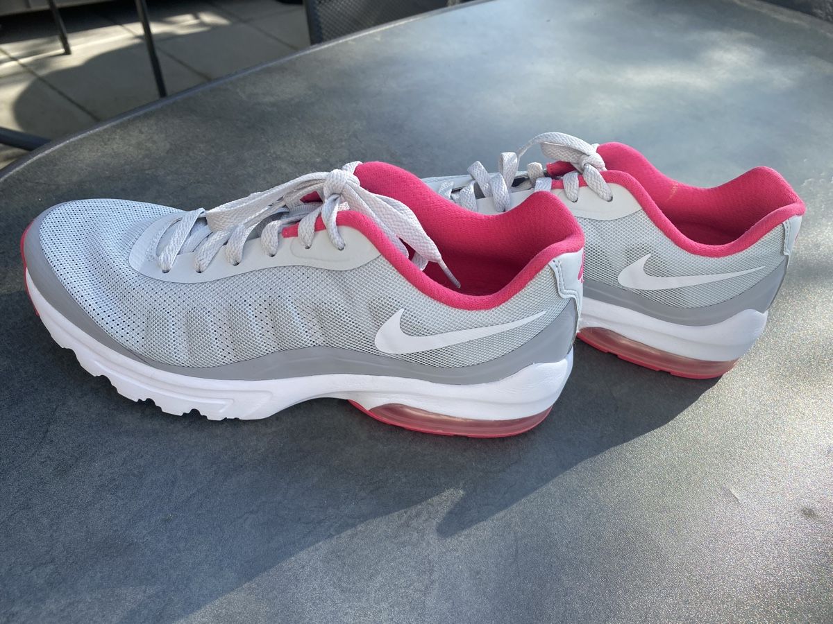 Nike Scarpe da donna: NIKE TURNSCHUHE Grösse 40.5 – Usato da Buochs venduto da mel_dc2n 2
