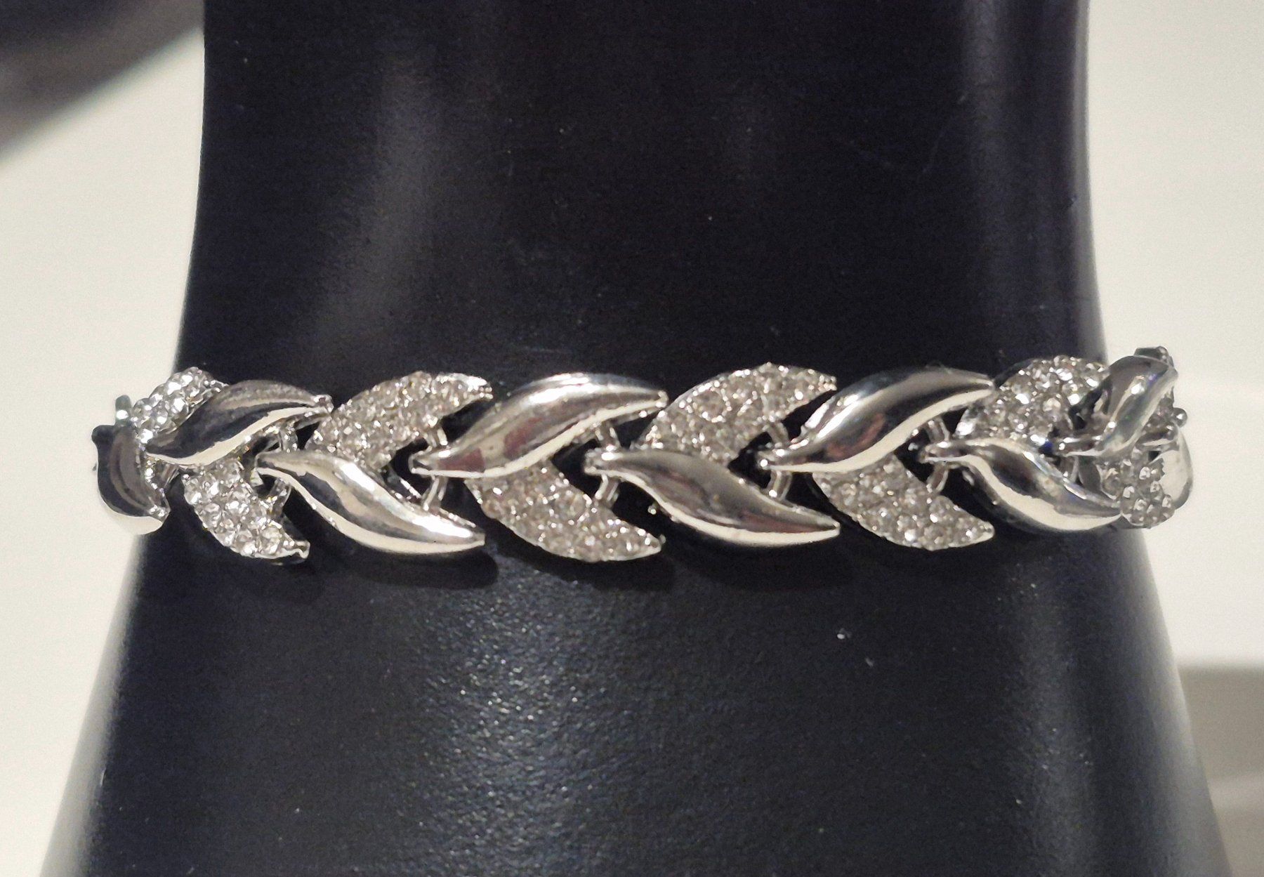 Bracciali & Braccialetti: Bracciale da donna con strass argento nuovo – Nuovo (secondo la descrizione) da Giubiasco venduto da Stefaniav