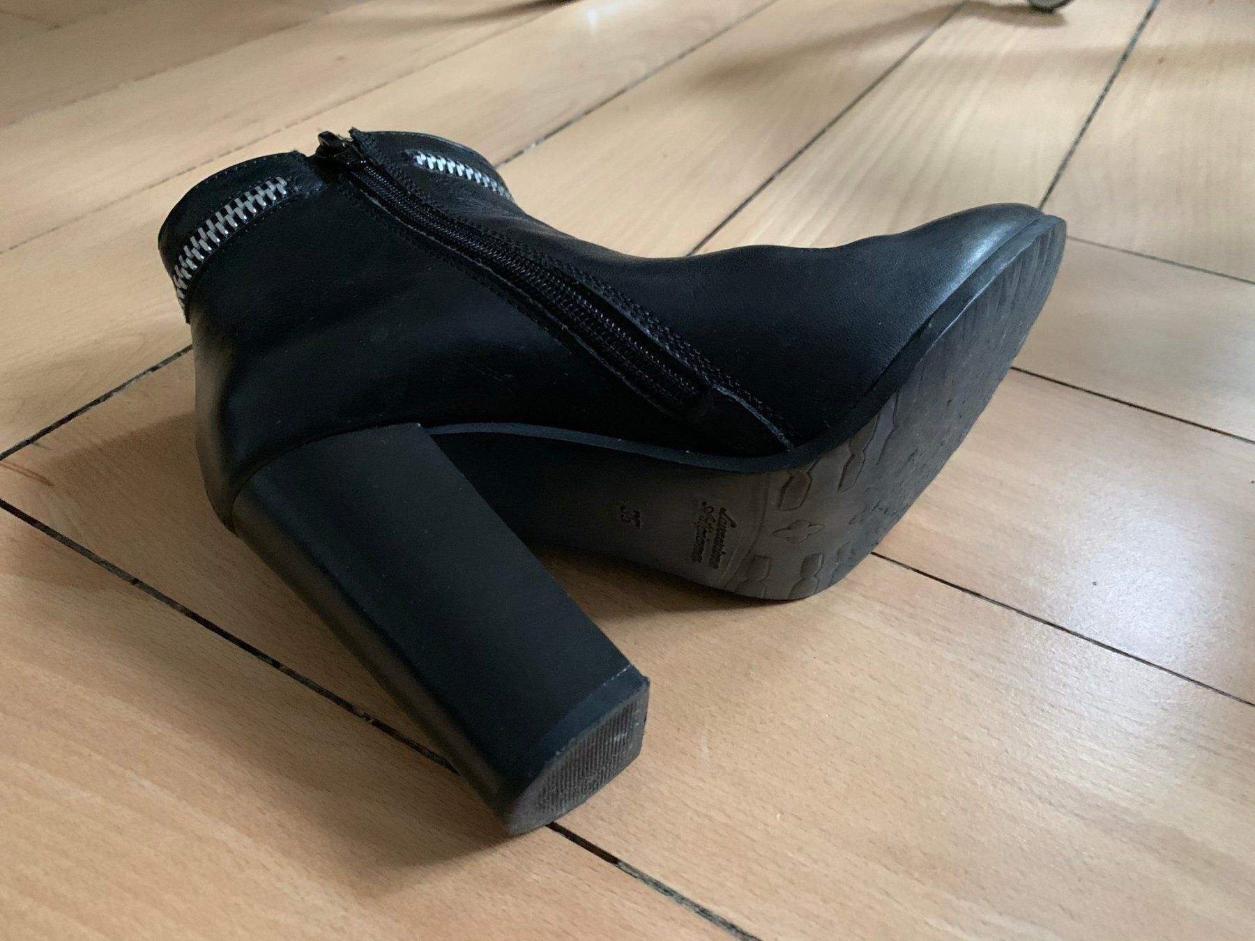 Chaussures femmes: MAX - Leder Stiefelette schwarz 35 – D'occasion à Zürich par Diazaio 3