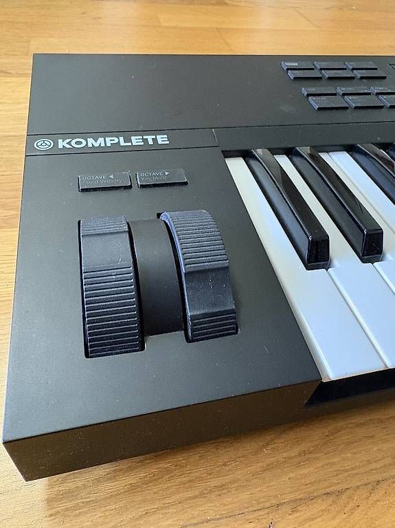 Native Instruments Strumenti musicali: Midi-Keyboard Komplete Kontrol A49 – Usato da Bern venduto da Baumwall 2