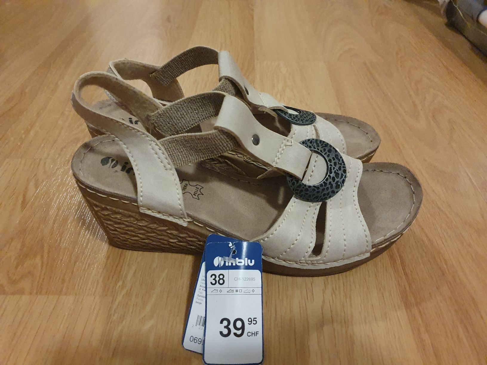 Scarpe da donna: neue beige Sandalen von inblu – Nuovo e nell'imballaggio originale da St. Gallen venduto da 1811123 1