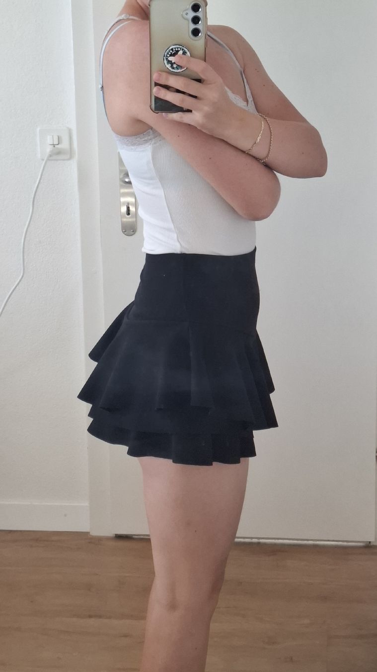Pantaloni: Shorts black, size S, Stylewise, ruffled tiered – Nuovo (secondo la descrizione) da Hausen am Albis venduto da ann_2kkx 2